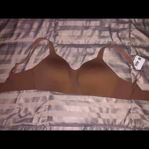 Make offer! NWT Lululemon HoldTrue bra 32DD